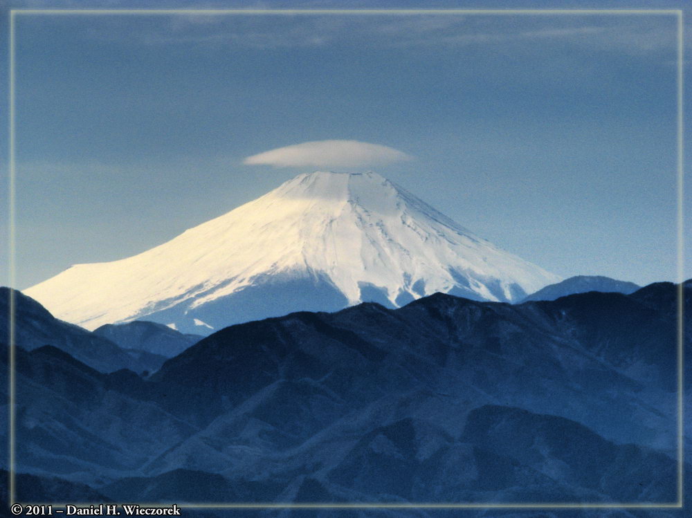 Fuji-no-Casa - Mt. Fuji with an Umbrella Cloud
