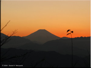 Dec20_07FR_MtTakao_SunsetRC