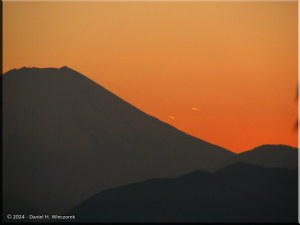 Dec20_08FR_MtTakao_SunsetRC